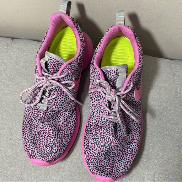 Nike Roshe Run Polka Dot Athletic Shoes - Picture 3 of 8